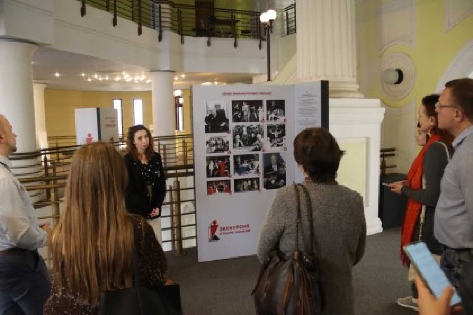 ekskursiya-po-teatru-komediya