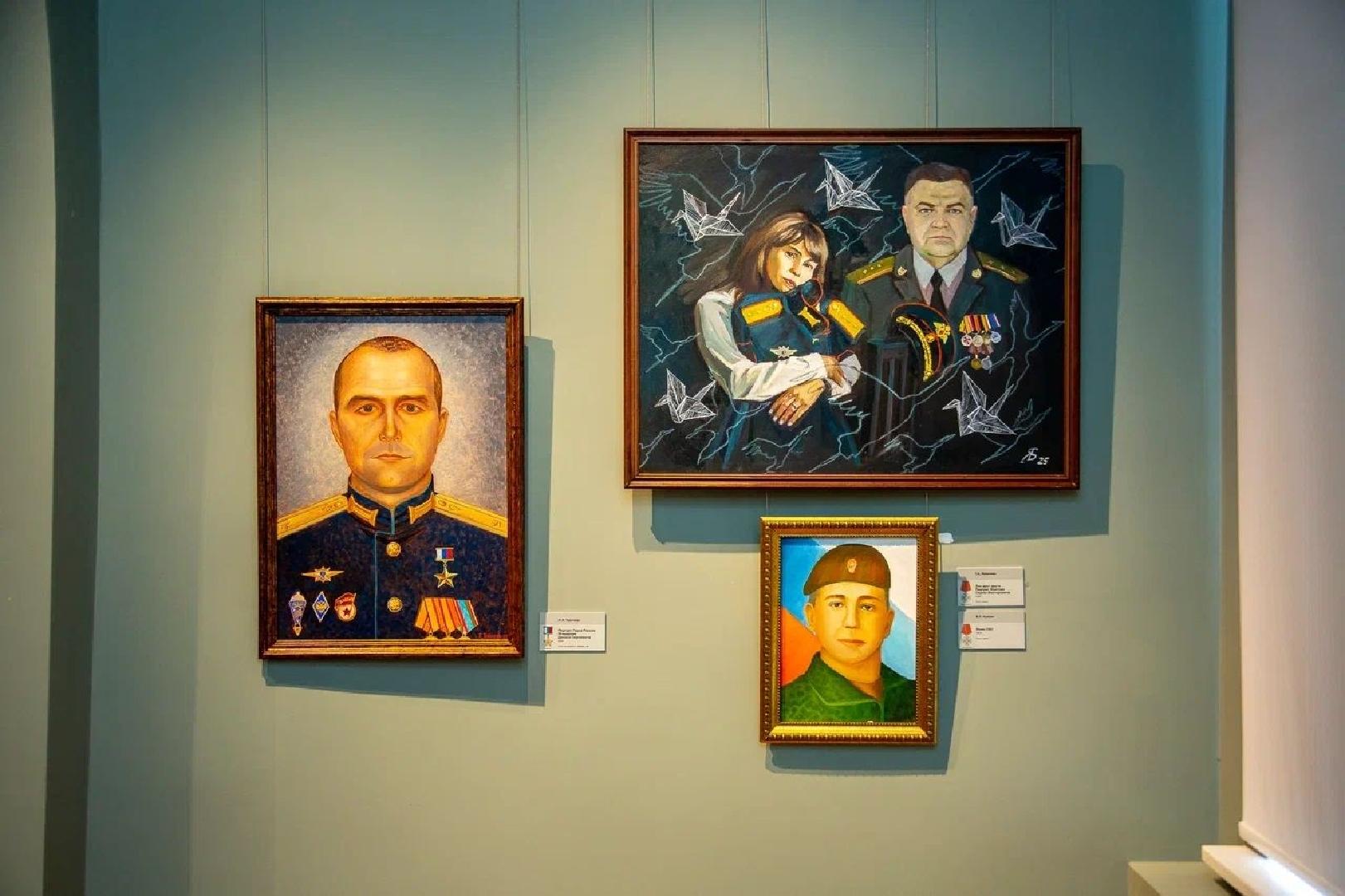 vystavka-geroi-nizhegorodtsy-portrety-geroev-svo