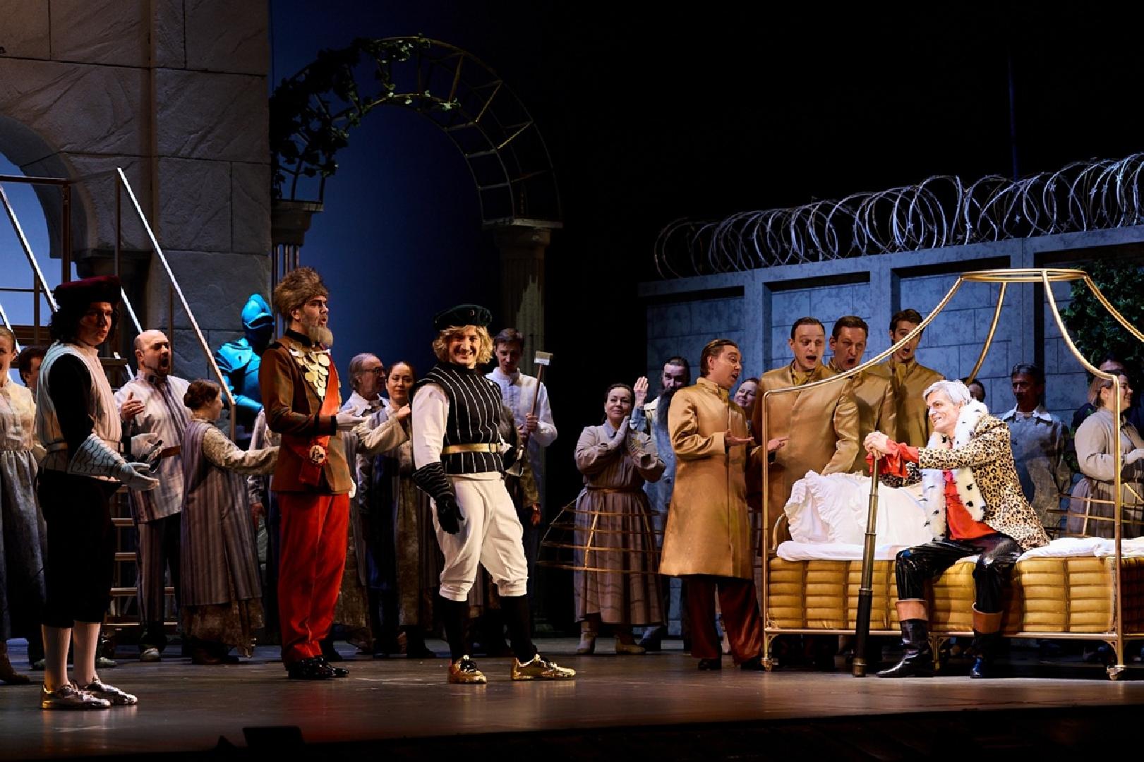 opera-zolotoy-petushok