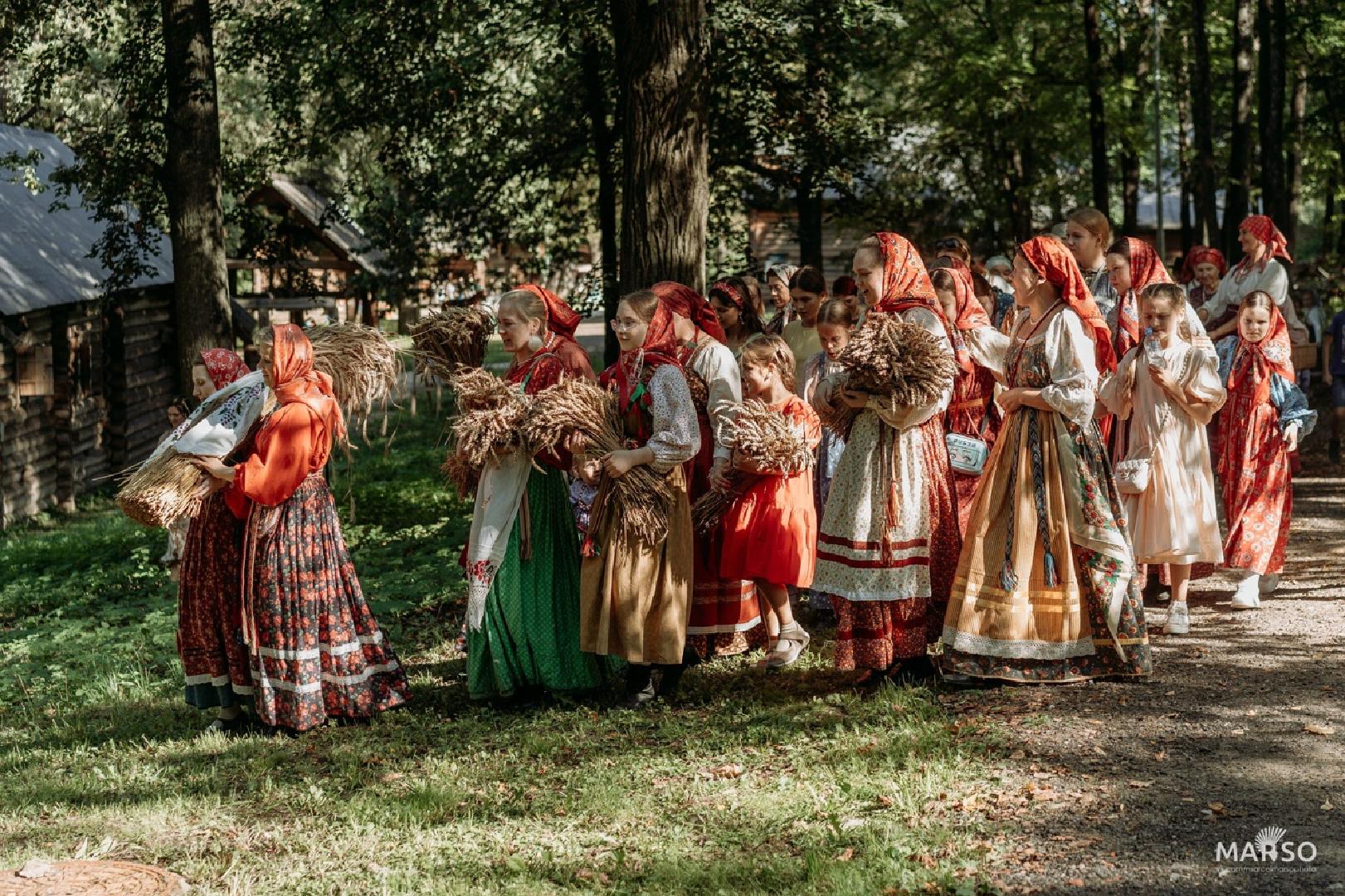 folklorny-prazdnik-dozhinki