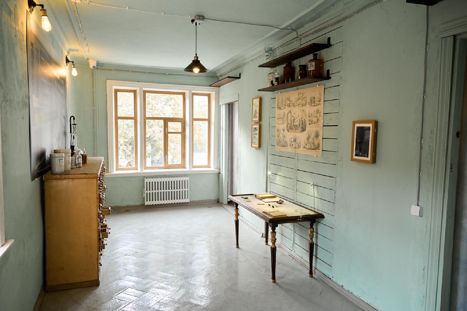 teatralizovanny-spektakl-s-chaepitiem-vstrecha-s-provizorom