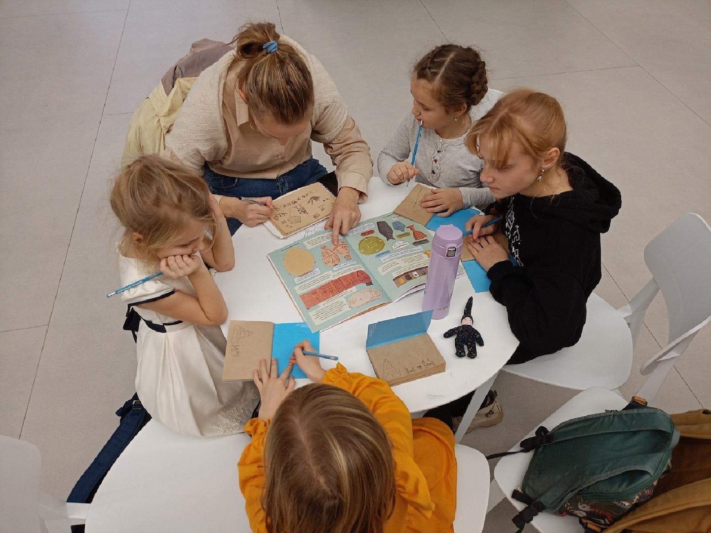 den-semyi-v-muzee-ngkhm