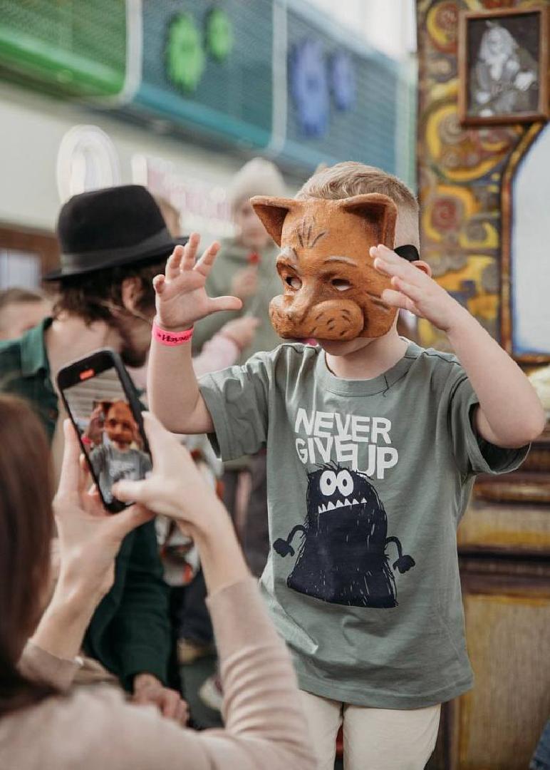 spektakl-priklyuchenie-kak-stat-artistom