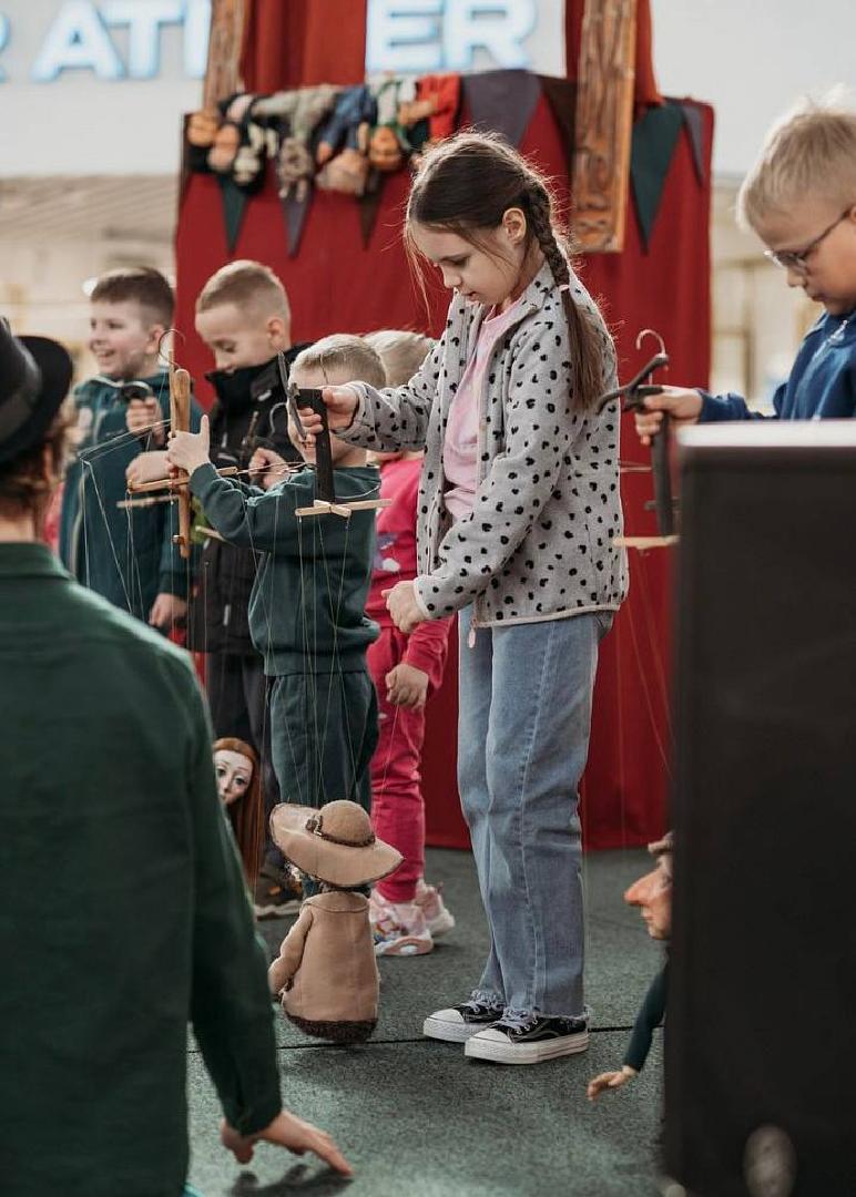 spektakl-priklyuchenie-kak-stat-artistom