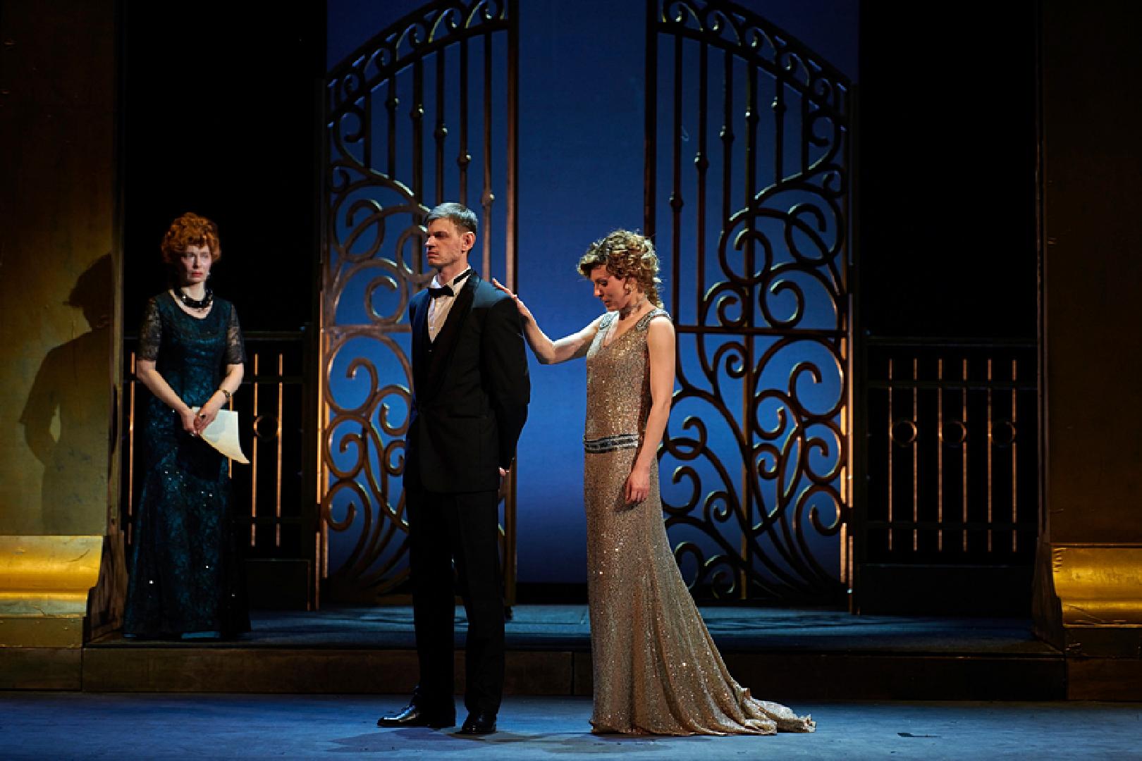 spektakl-beshenye-dengi