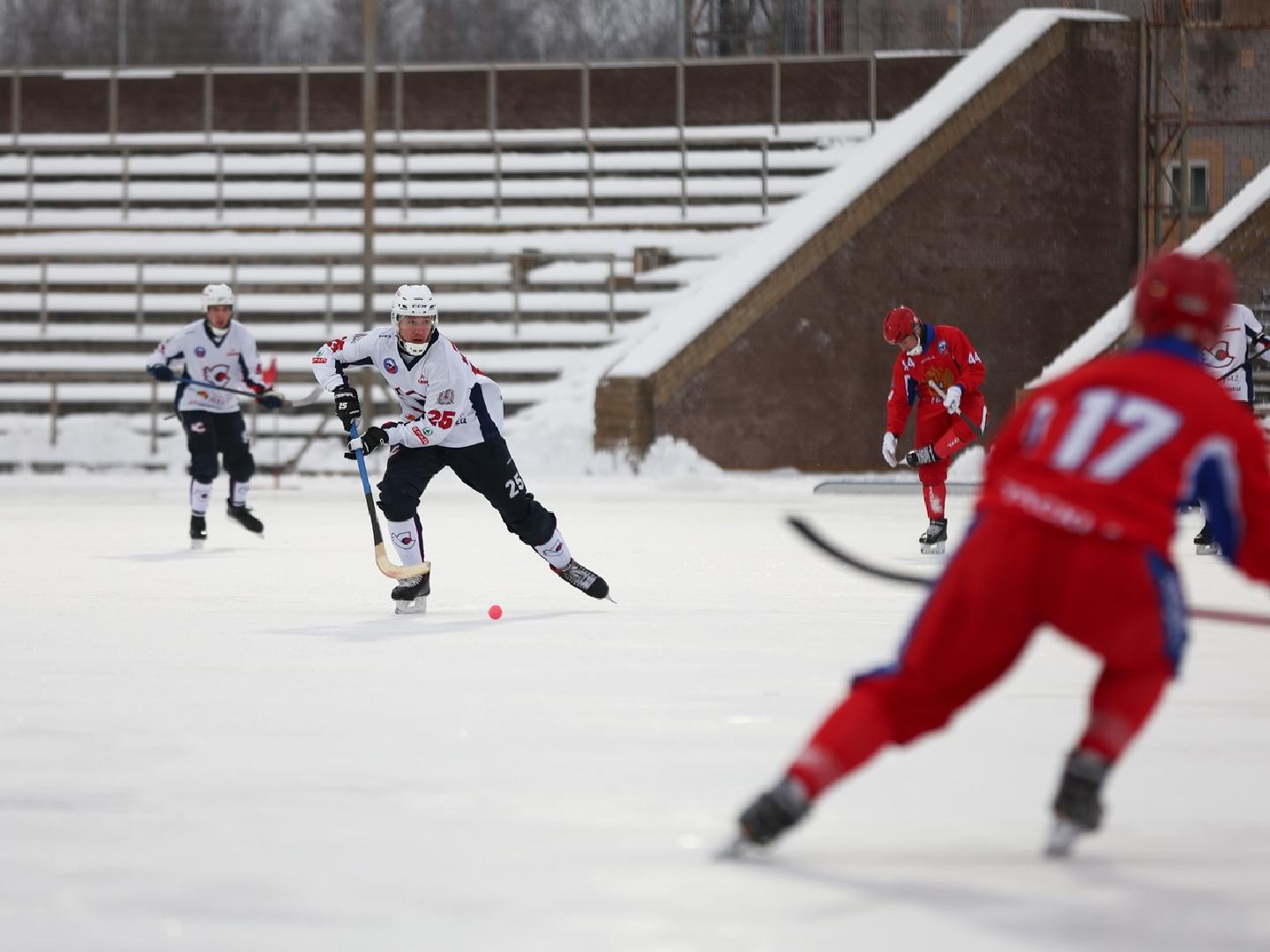 khokkey-s-myachom-start-rodina-kirov