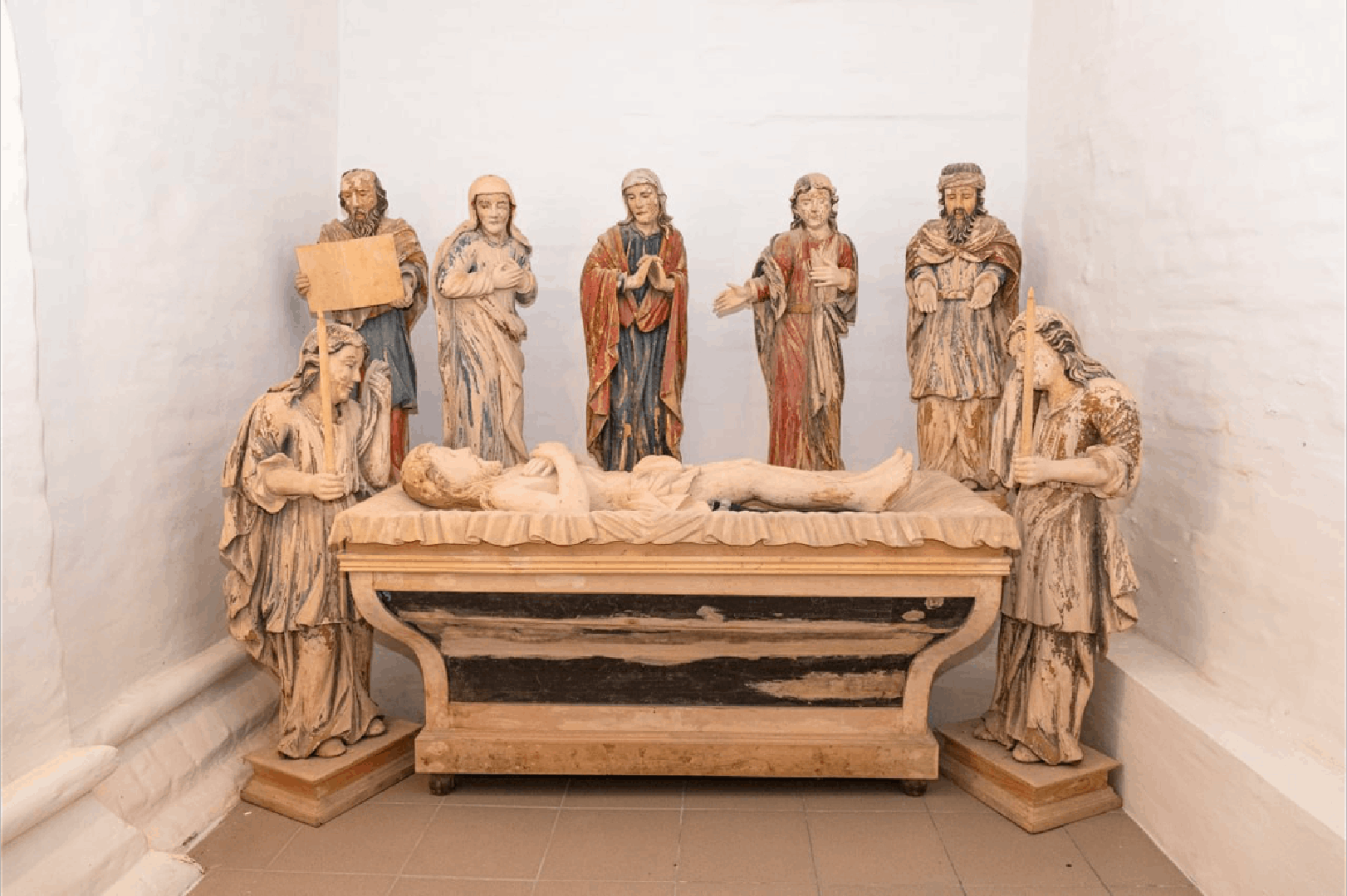 vystavka-derevyannoy-skulptury