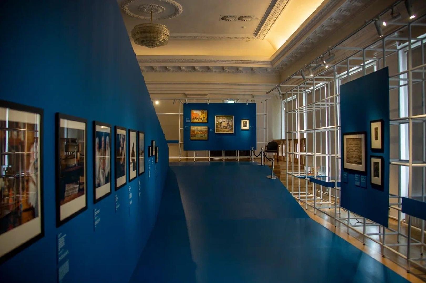 sliyaniya-vystavka-o-sovpadeniyakh-i-stecheniyakh-obstoyatelstv