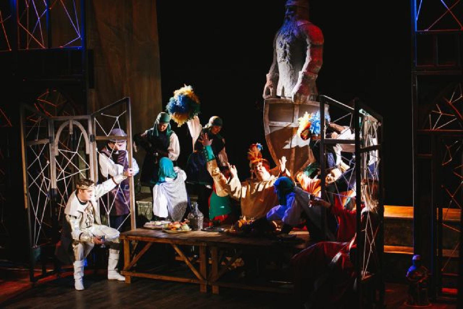 spektakl-tragicheskaya-istoriya-gamleta-printsa-datskogo