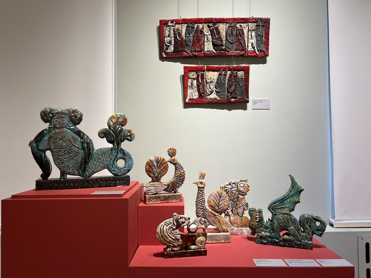 vystavka-rabot-detskoy-obraztsovoy-masterskoy-keramiki-sirin